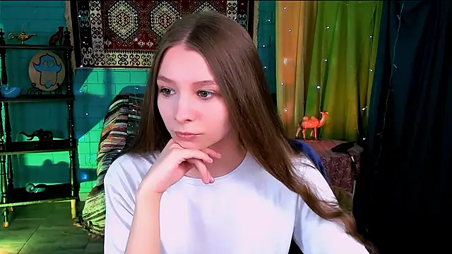 Snapshot of JulieDaniel chatting on March 27, 8:09 am JulieDaniel online show from March 27, 8:09 am