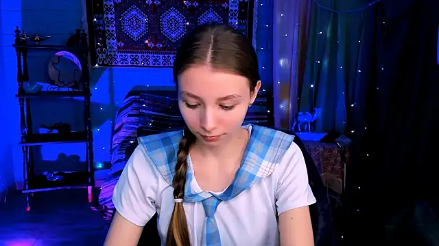 Snapshot of JulieDaniel chatting on April 2, 4:21 am JulieDaniel online show from April 2, 4:21 am