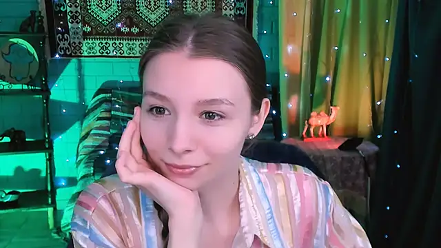 Snapshot of JulieDaniel chatting on April 3, 4:21 am JulieDaniel online show from April 3, 4:21 am