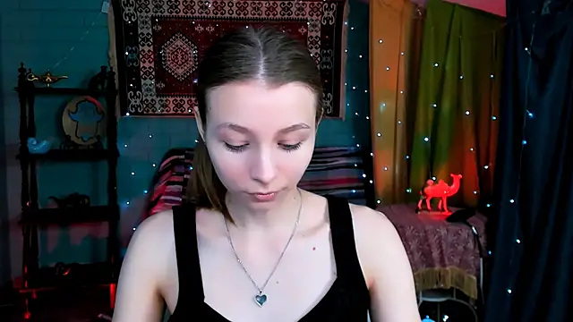 Snapshot of JulieDaniel chatting on April 8, 4:23 am JulieDaniel online show from April 8, 4:23 am