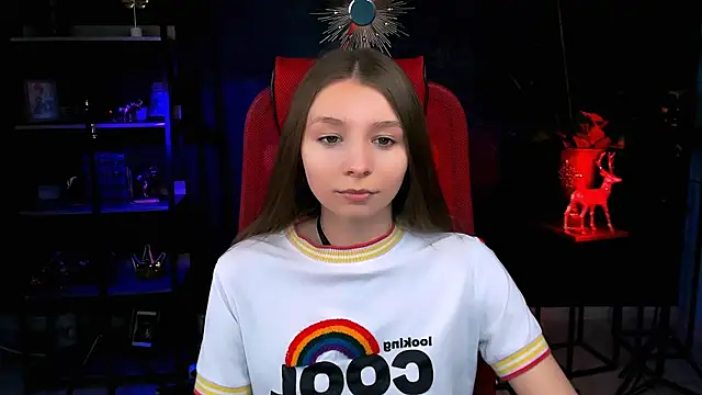 Snapshot of JulieDaniel chatting on April 9, 4:23 am JulieDaniel online show from April 9, 4:23 am