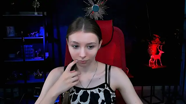 Snapshot of JulieDaniel chatting on April 10, 4:17 am JulieDaniel online show from April 10, 4:17 am