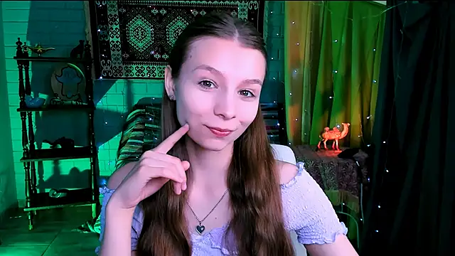 Snapshot of JulieDaniel chatting on April 14, 4:18 am JulieDaniel online show from April 14, 4:18 am