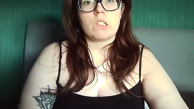 Curvy-BellaX online show from October 8, 3:20 pm
