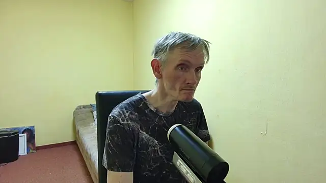 Snapshot of k74robert chatting on February 15, 3:31 pm k74robert online show from February 15, 3:31 pm