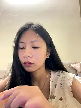 Snapshot of Lil-Gi chatting on October 10, 3:11 pm Lil-Gi online show from October 10, 3:11 pm