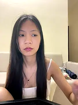 Snapshot of Lil-Gi chatting on October 28, 3:25 pm Lil-Gi online show from October 28, 3:25 pm