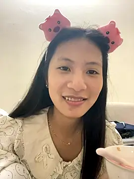 Snapshot of Lil-Gi chatting on November 1, 5:31 am Lil-Gi online show from November 1, 5:31 am