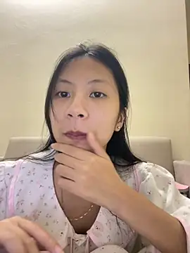 Snapshot of Lil-Gi chatting on November 3, 3:24 pm Lil-Gi online show from November 3, 3:24 pm