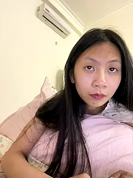 Snapshot of Lil-Gi chatting on November 11, 3:56 pm Lil-Gi online show from November 11, 3:56 pm