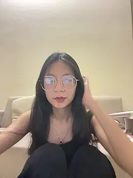 Snapshot of Lil-Gi chatting on November 13, 3:55 pm Lil-Gi online show from November 13, 3:55 pm