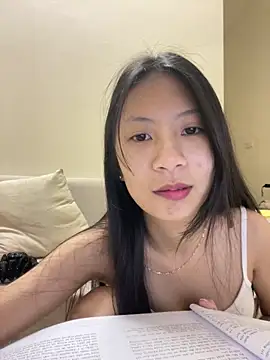 Snapshot of Lil-Gi chatting on November 14, 3:44 pm Lil-Gi online show from November 14, 3:44 pm