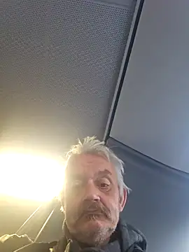 Snapshot of Fonse1860 chatting on October 22, 8:25 am Fonse1860 online show from October 22, 8:25 am