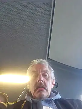 Snapshot of Fonse1860 chatting on November 12, 9:32 am Fonse1860 online show from November 12, 9:32 am