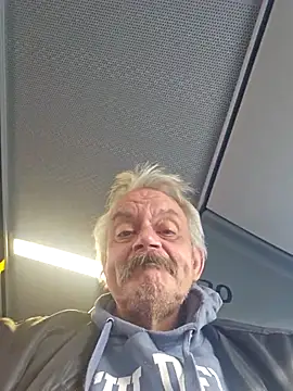 Snapshot of Fonse1860 chatting on November 13, 9:30 am Fonse1860 online show from November 13, 9:30 am