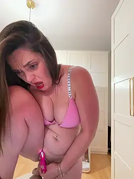 chloedlm5 online show from April 8, 9:15 pm