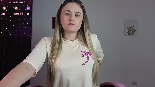 Veronika  Winslow  online show from November 4, 5:28 am