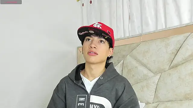 Snapshot of Thiago_Divine_ chatting on September 17, 1:13 pm Thiago Divine  online show from September 17, 1:13 pm