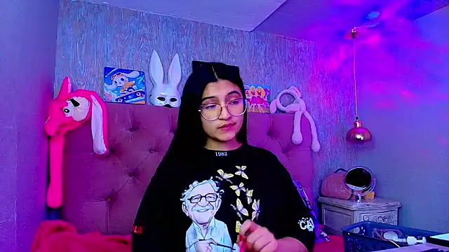 Snapshot of laurenelove chatting on December 2, 3:34 am laurenelove online show from December 2, 3:34 am