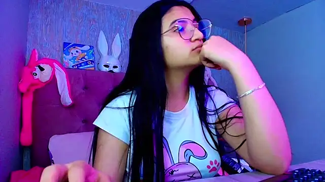 Snapshot of laurenelove chatting on December 3, 3:47 am laurenelove online show from December 3, 3:47 am