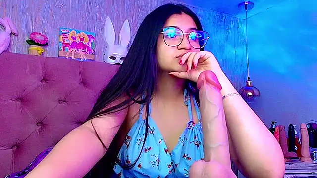 Snapshot of laurenelove chatting on December 22, 3:47 am laurenelove online show from December 22, 3:47 am