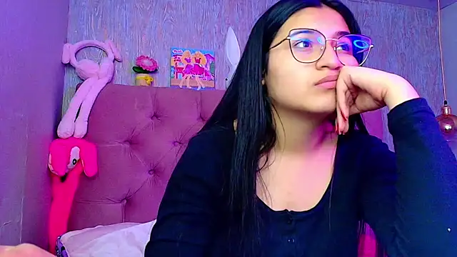 Snapshot of laurenelove chatting on December 23, 3:15 am laurenelove online show from December 23, 3:15 am