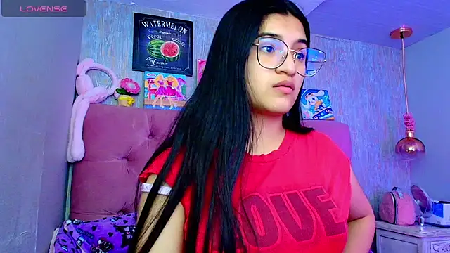 Snapshot of laurenelove chatting on January 8, 1:52 am laurenelove online show from January 8, 1:52 am