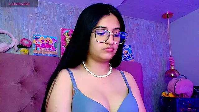 Snapshot of laurenelove chatting on January 11, 5:12 am laurenelove online show from January 11, 5:12 am