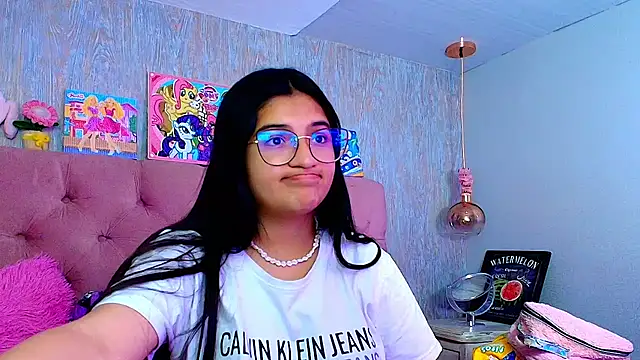 Snapshot of laurenelove chatting on January 15, 4:39 am laurenelove online show from January 15, 4:39 am