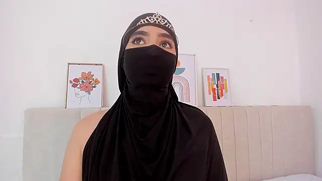 Snapshot of nayiraa_ chatting on February 6, 2:05 am nayiraa online show from February 6, 2:05 am