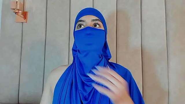 Snapshot of nayiraa_ chatting on March 4, 9:21 pm nayiraa online show from March 4, 9:21 pm