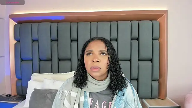 LisaMendez online show from October 10, 4:00 am