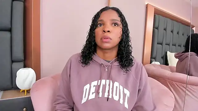 LisaMendez online show from November 6, 3:51 am