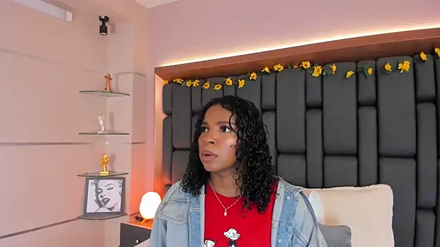 LisaMendez online show from November 27, 3:52 am