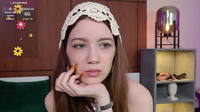 Snapshot of Alison_kisss chatting on July 14, 6:46 pm Alison kisss online show from July 14, 6:46 pm