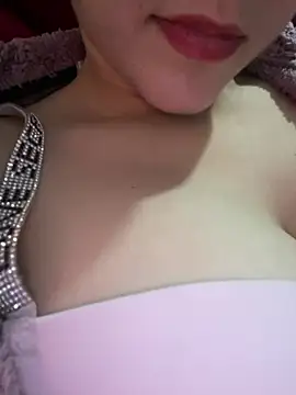 Snapshot of Roubi99six chatting on April 14, 1:50 pm Roubi99six online show from April 14, 1:50 pm