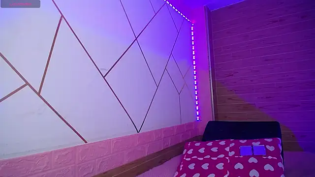 isabella rossee online show from November 18, 8:46 pm