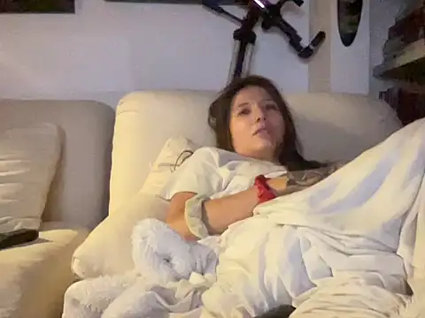 Snapshot of dddasani chatting on October 12, 2:21 am dddasani online show from October 12, 2:21 am