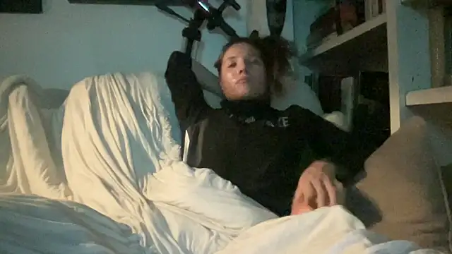 Snapshot of dddasani chatting on November 11, 3:28 am dddasani online show from November 11, 3:28 am