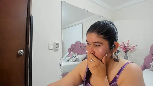 kiraGeiner online show from February 12, 6:58 pm