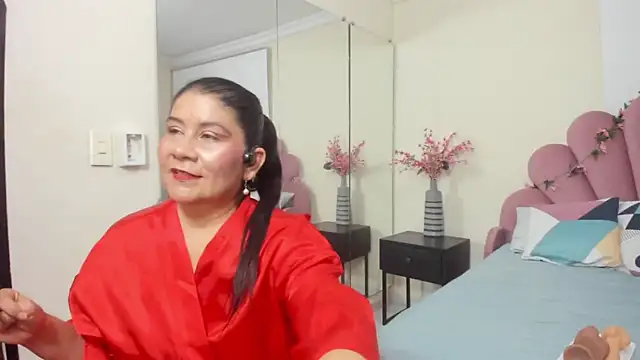 kiraGeiner online show from March 6, 7:43 pm