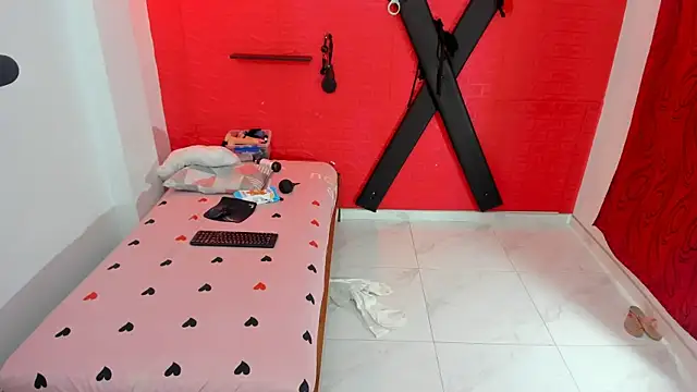 Snapshot of bdsmforever18 chatting on July 16, 1:33 am bdsmforever18 online show from July 16, 1:33 am