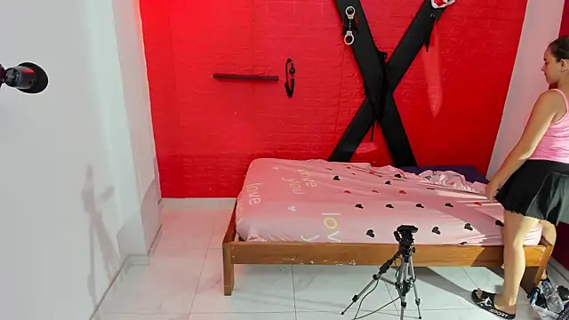 Snapshot of bdsmforever18 chatting on August 6, 1:29 am bdsmforever18 online show from August 6, 1:29 am