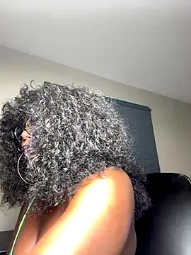 Snapshot of WomanNextdoor1 chatting on October 10, 11:48 pm WomanNextdoor1 online show from October 10, 11:48 pm