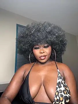 Snapshot of WomanNextdoor1 chatting on November 15, 10:01 am WomanNextdoor1 online show from November 15, 10:01 am