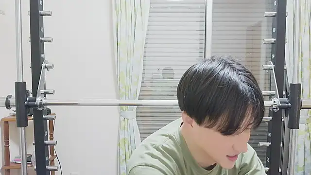 Snapshot of oyu_kun chatting on February 8, 9:56 am oyu kun online show from February 8, 9:56 am