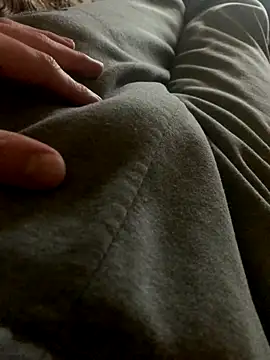 Snapshot of MuzzyFacing chatting on November 28, 10:40 am MuzzyFacing online show from November 28, 10:40 am