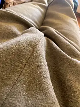 Snapshot of MuzzyFacing chatting on February 2, 12:04 pm MuzzyFacing online show from February 2, 12:04 pm