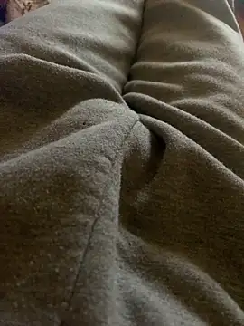 Snapshot of MuzzyFacing chatting on February 3, 2:11 pm MuzzyFacing online show from February 3, 2:11 pm