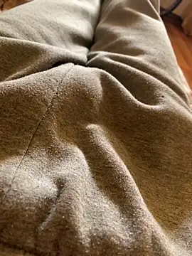 Snapshot of MuzzyFacing chatting on February 21, 2:07 pm MuzzyFacing online show from February 21, 2:07 pm